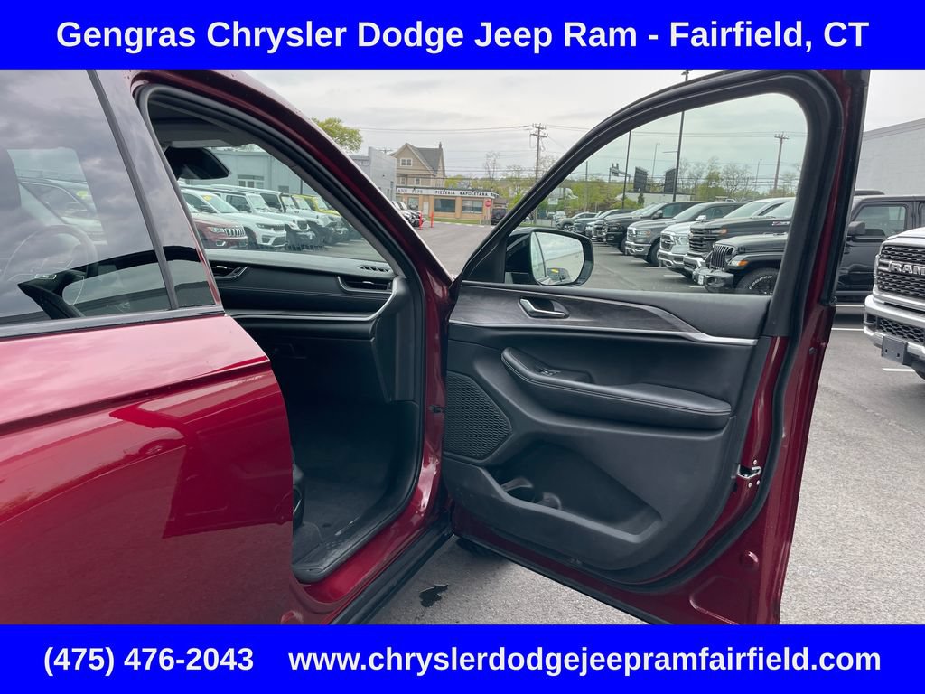 Used 2023 Jeep Grand Cherokee Limited w/ Luxury Tech Group II AWD/4WD image 8