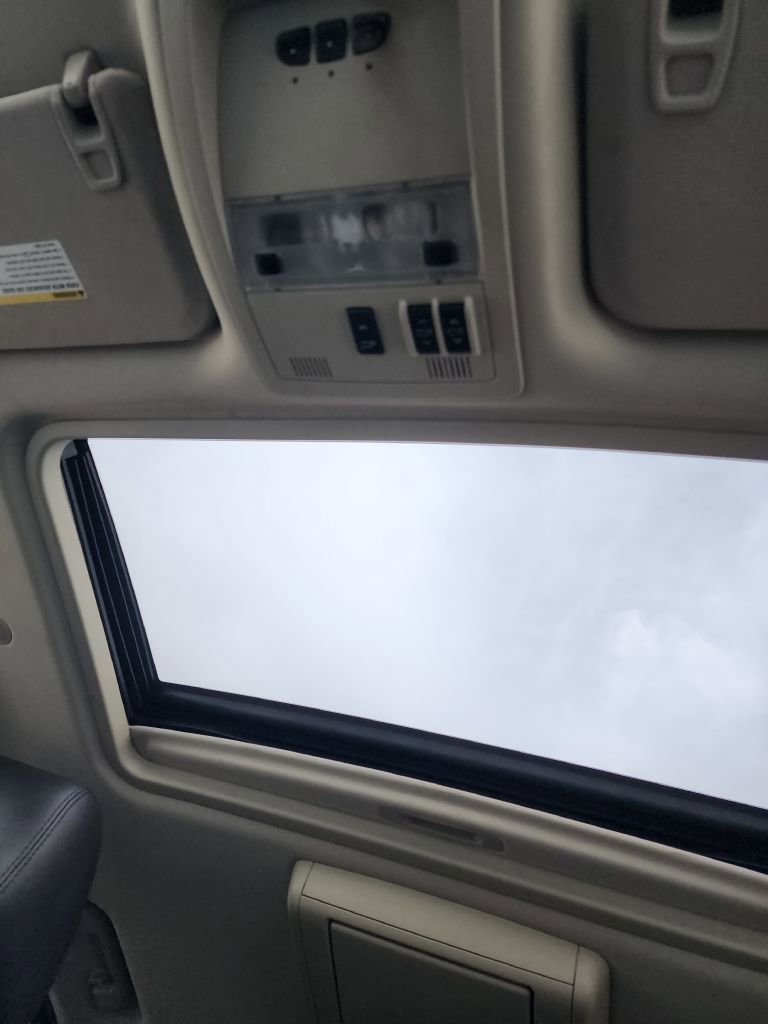 Used 2013 Cadillac Escalade Luxury image 17