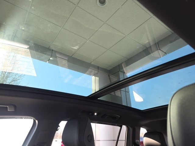 Used 2020 Volkswagen Tiguan SE R-Line image 30