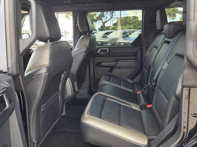 Used 2025 Ford Bronco Outer Banks AWD/4WD image 13