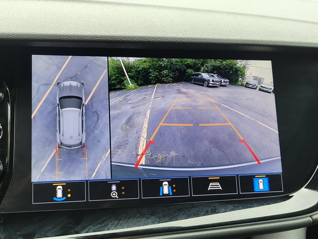 Used 2021 Buick Envision Avenir w/ Technology Package II AWD/4WD image 17