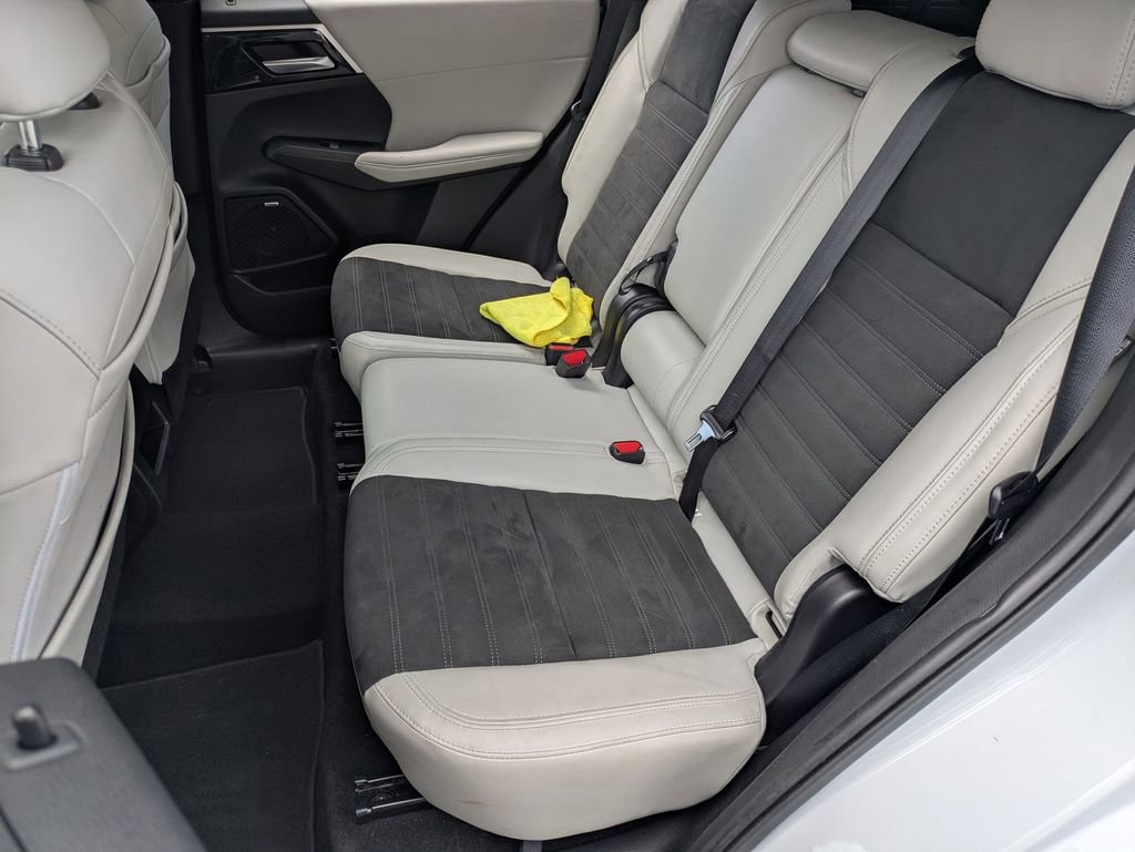Used 2025 Mitsubishi Outlander SE FWD image 28