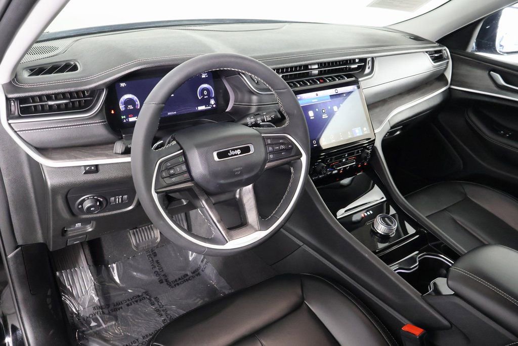 Used 2023 Jeep Grand Cherokee L Limited RWD image 7