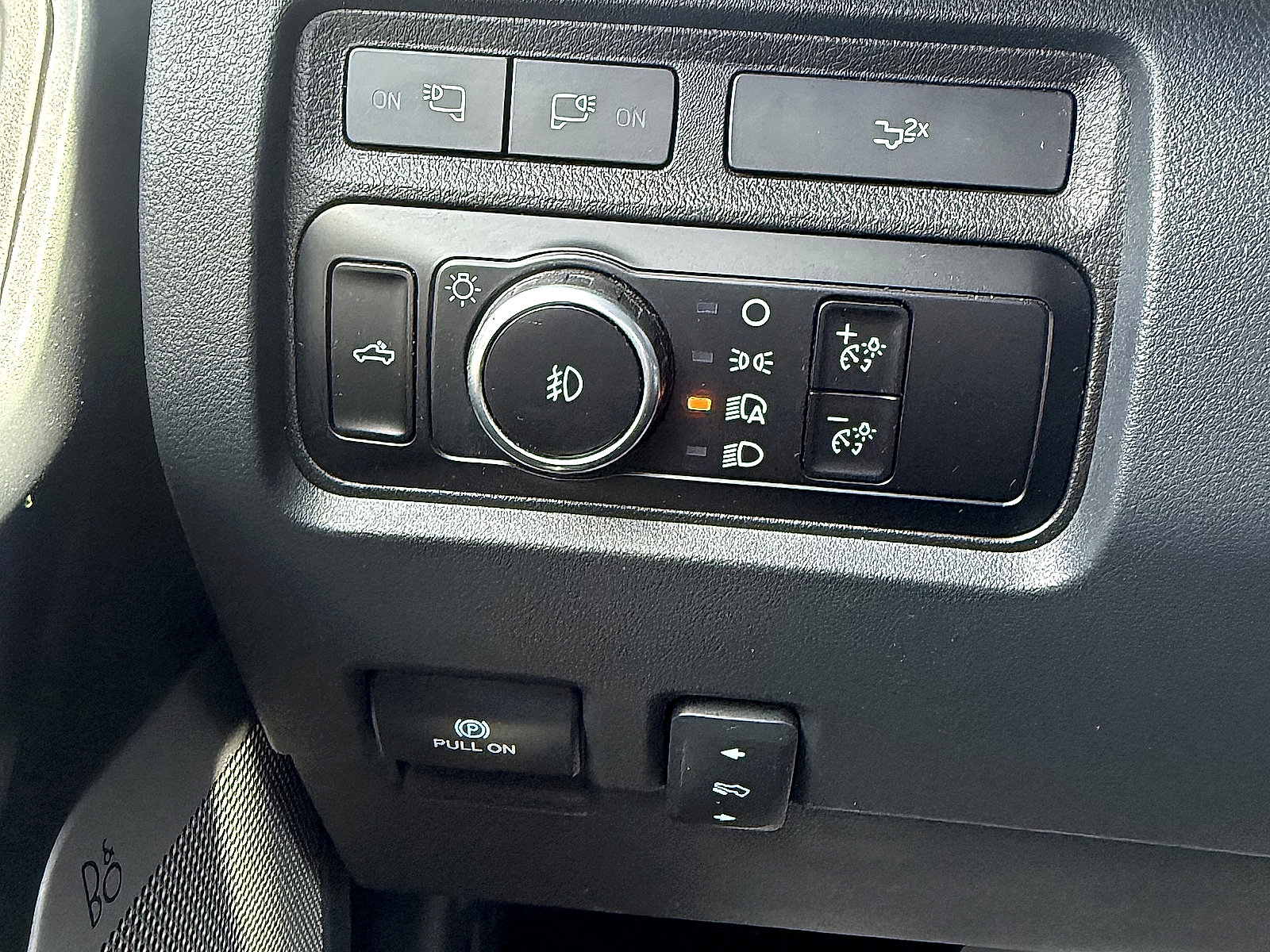 Used 2023 Ford F350 Lariat w/ Tow Technology Package AWD/4WD image 13