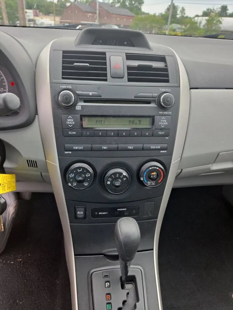 Used 2013 Toyota Corolla L FWD image 9