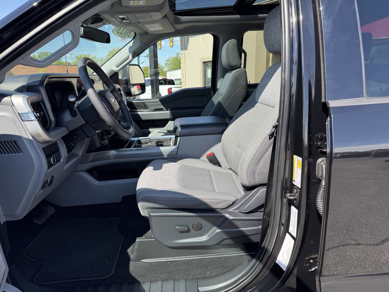 Used 2025 Ford F350 XLT w/ Black Appearance Package AWD/4WD image 8