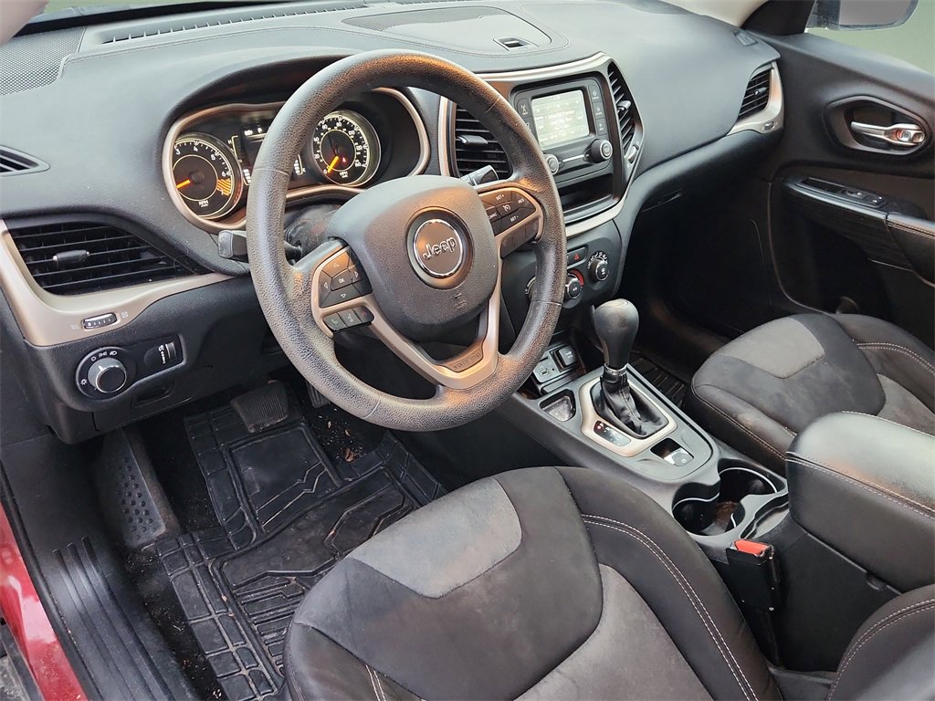Used 2015 Jeep Cherokee Sport image 18