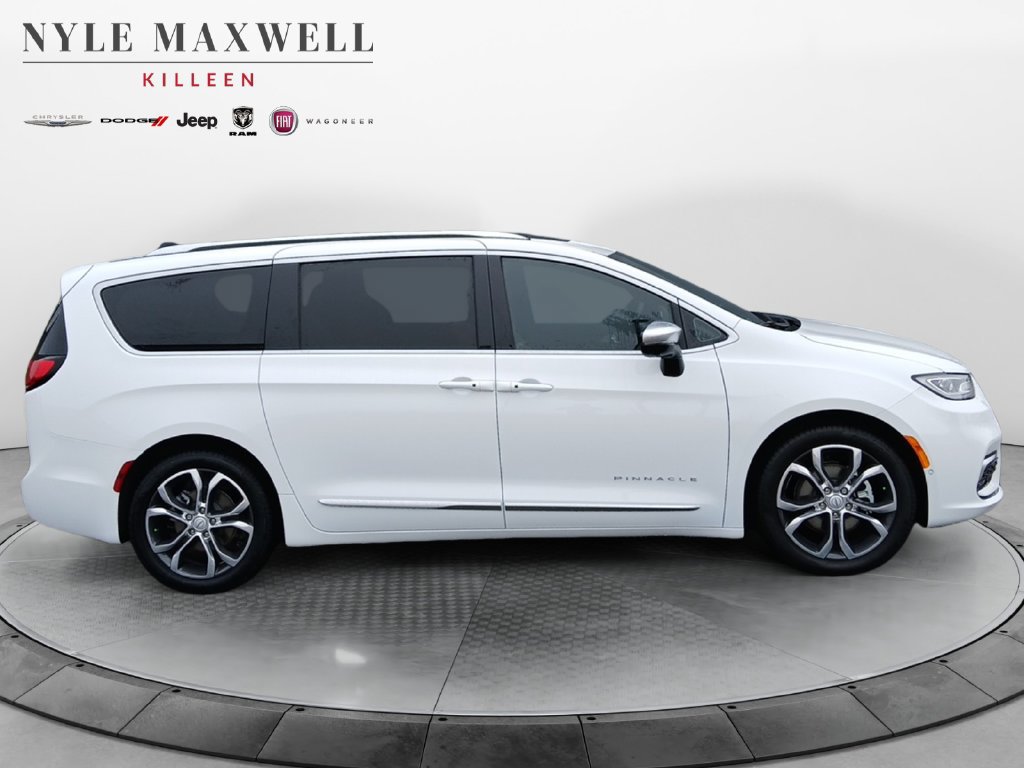 New 2026 Chrysler Pacifica Pinnacle FWD image 17