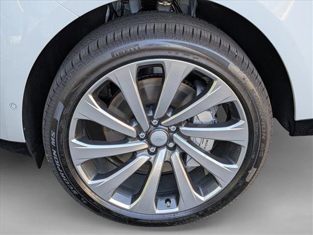 New 2025 Land Rover Range Rover Long Wheelbase SE image 9