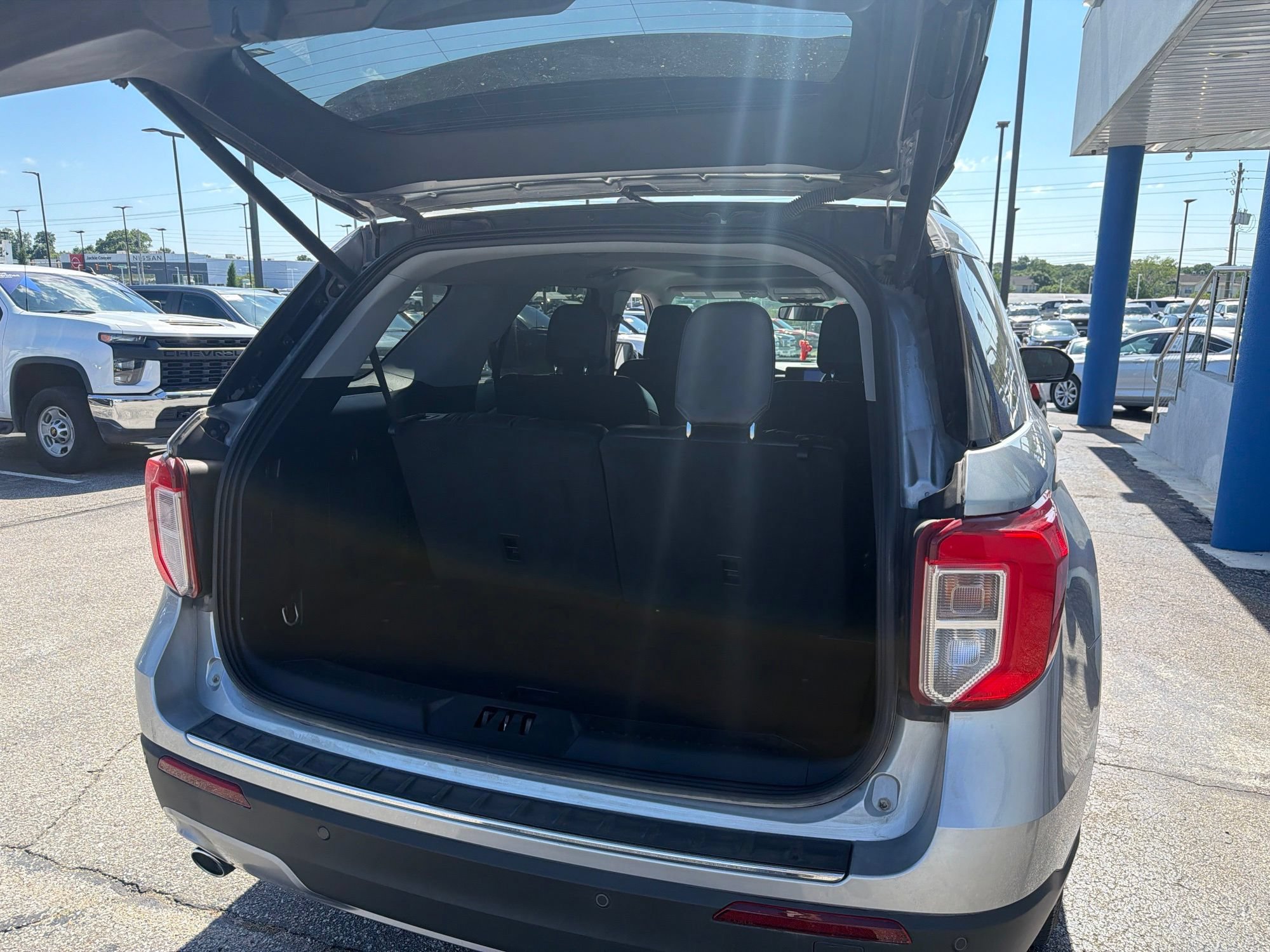 Used 2024 Ford Explorer Limited w/ Equipment Group 301A AWD/4WD image 7