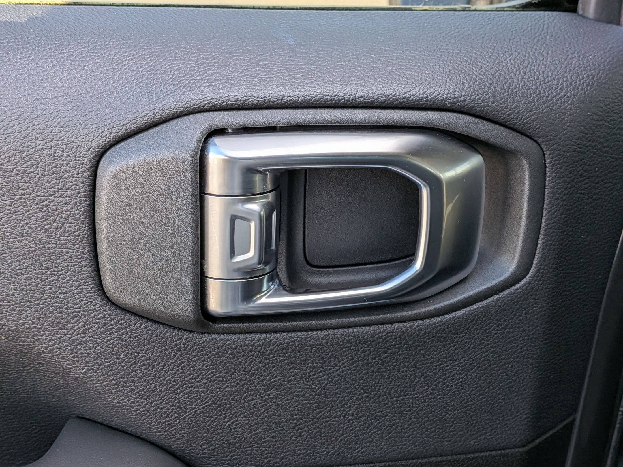 Used 2025 Jeep Wrangler Sahara AWD/4WD image 26