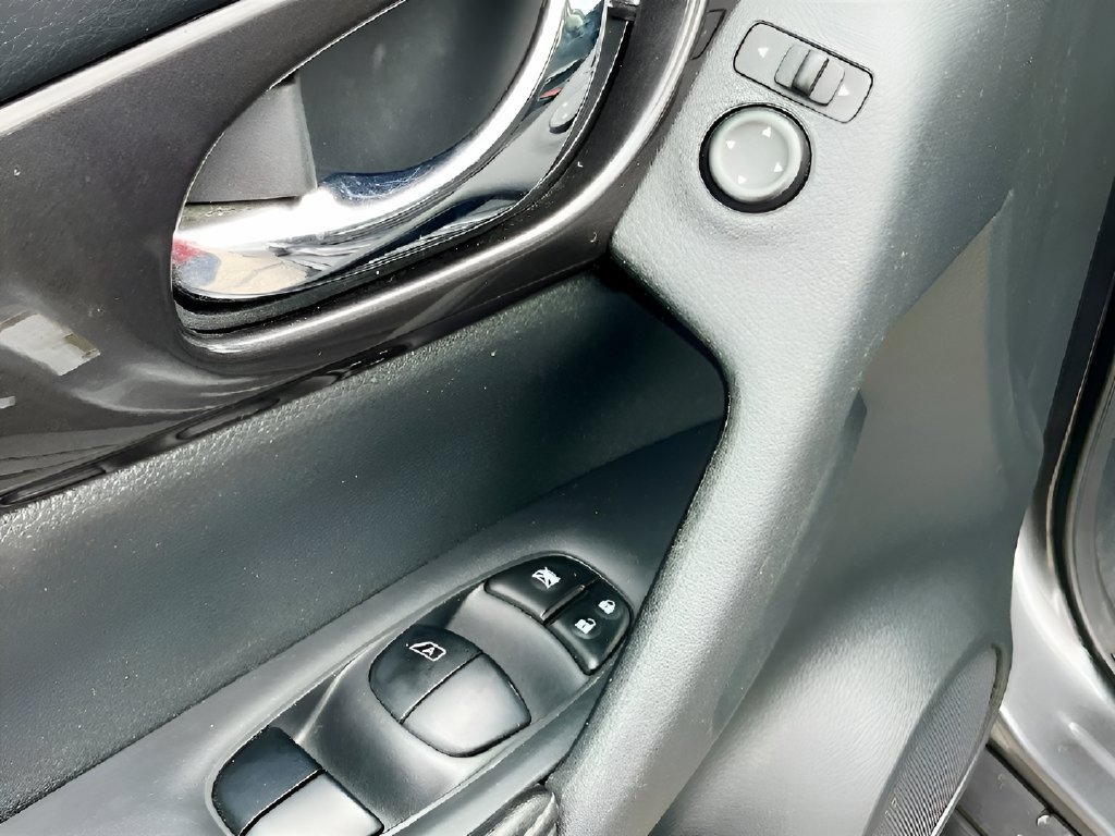 Used 2019 Nissan Rogue S w/ Special Edition Package AWD/4WD image 17