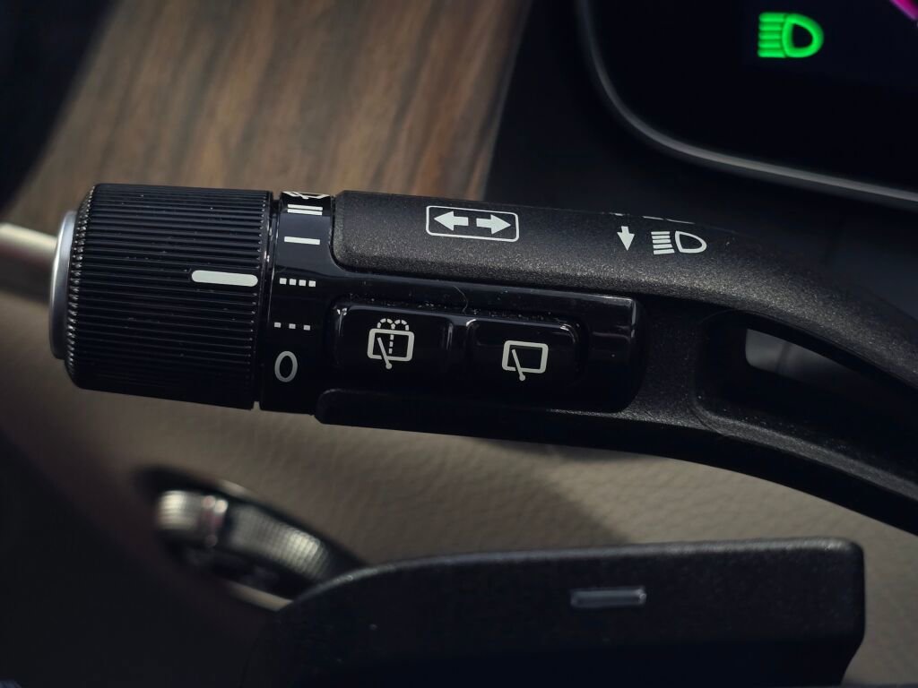 Used 2025 Mercedes-Benz GLC 300 GLC 300 image 40