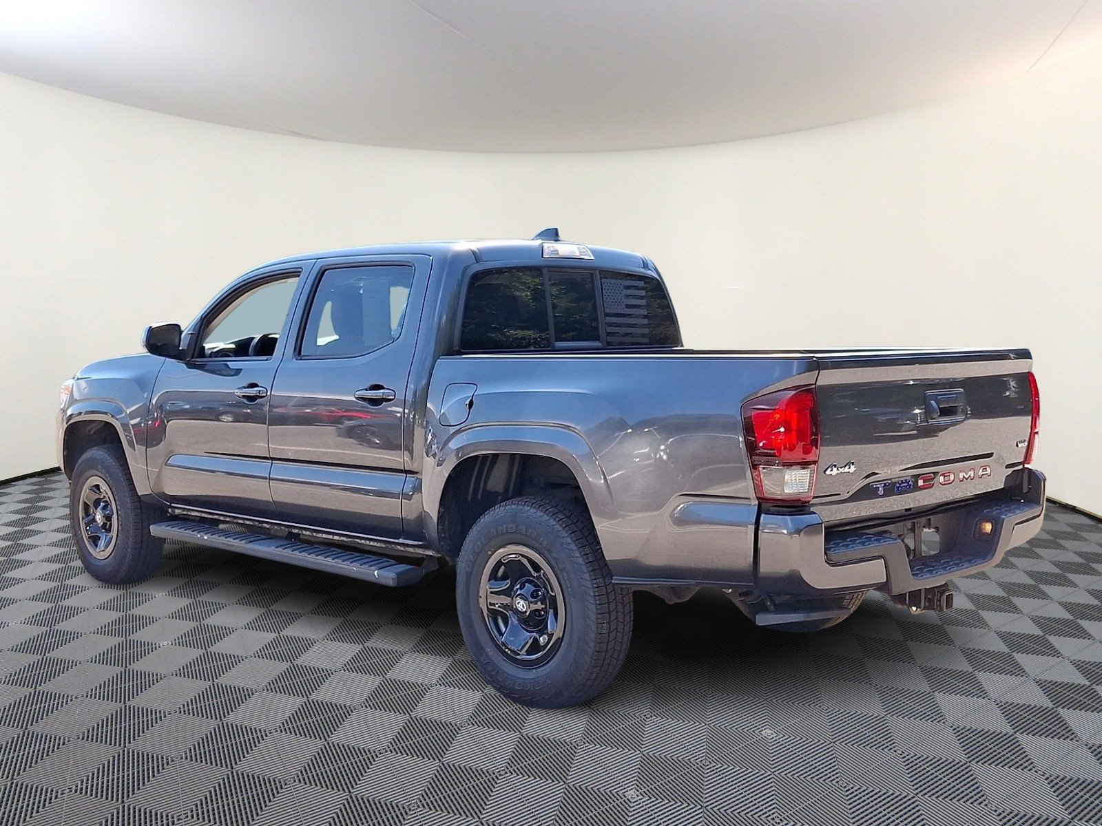 Certified 2023 Toyota Tacoma SR AWD/4WD image 4