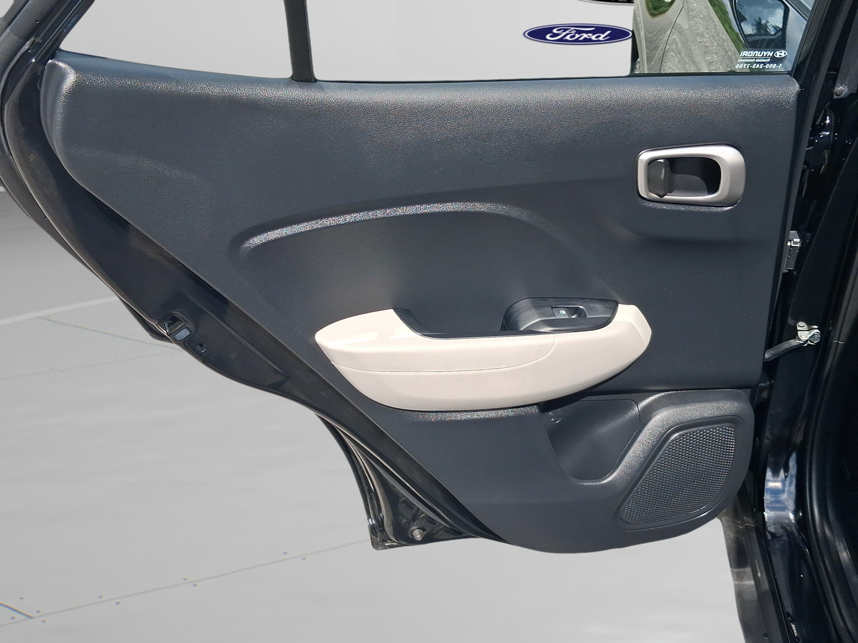 Used 2025 Hyundai Venue SEL FWD image 22