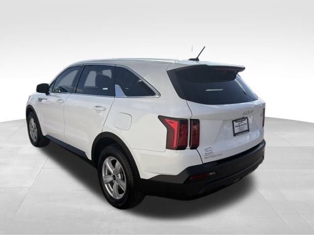 Used 2023 Kia Sorento LX image 11