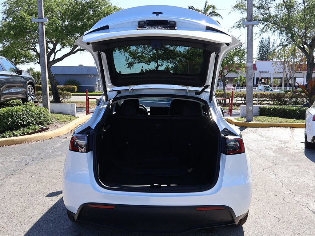 Used 2025 Tesla Model Y Long Range image 19