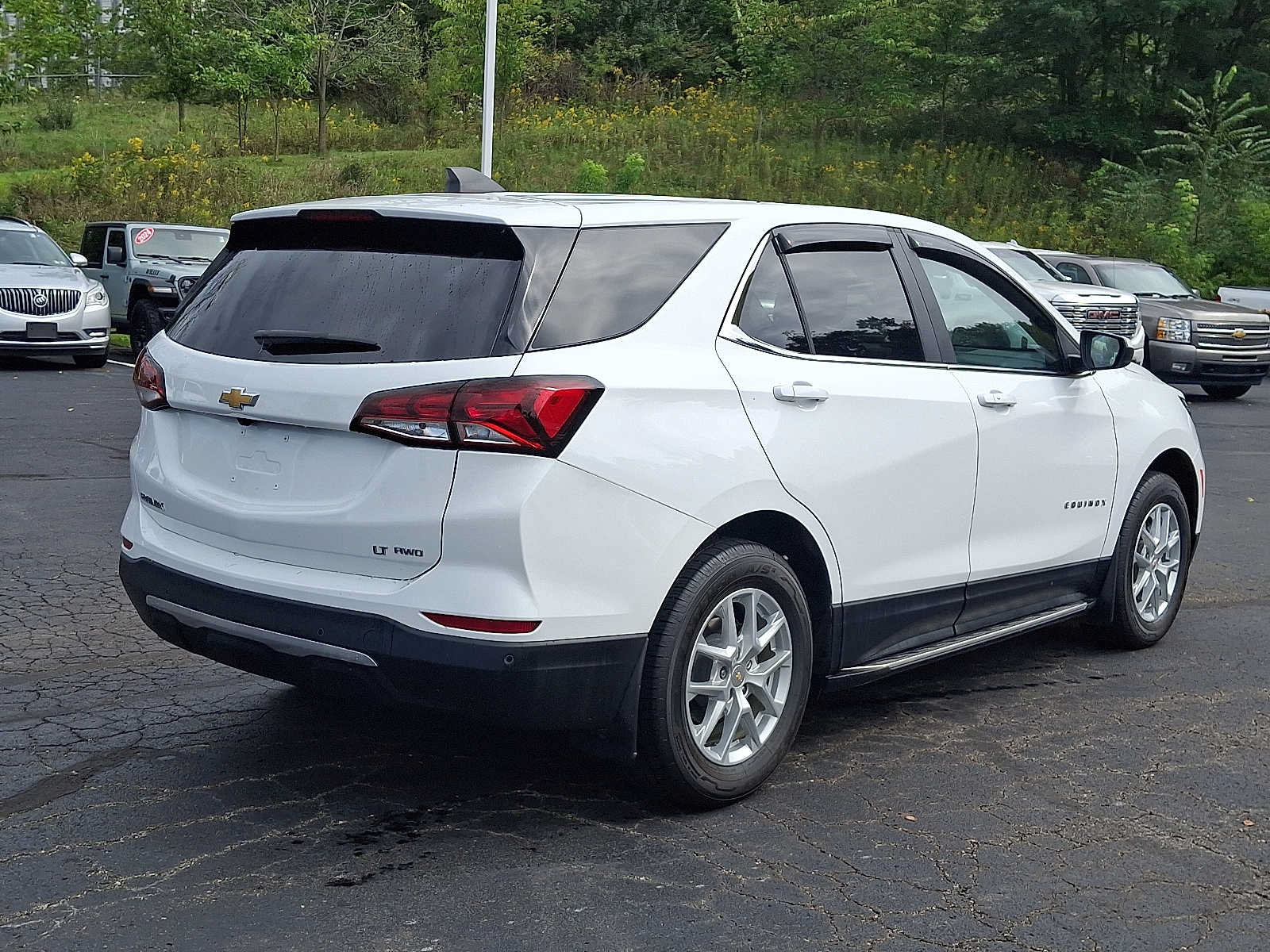 Used 2023 Chevrolet Equinox LT AWD/4WD image 6
