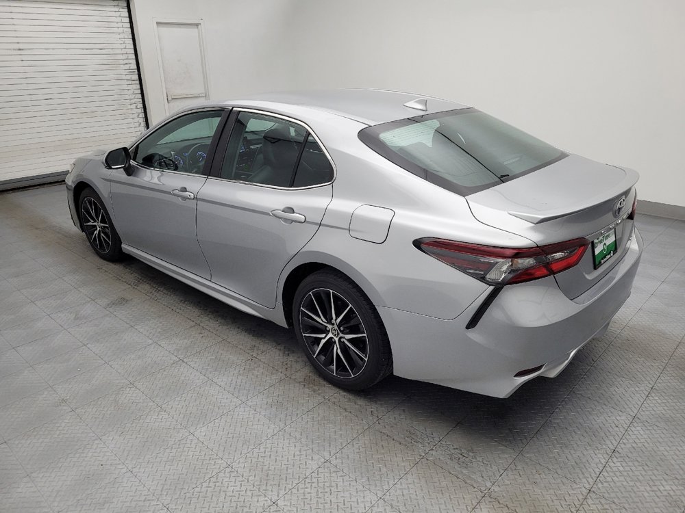 Used 2022 Toyota Camry SE image 3