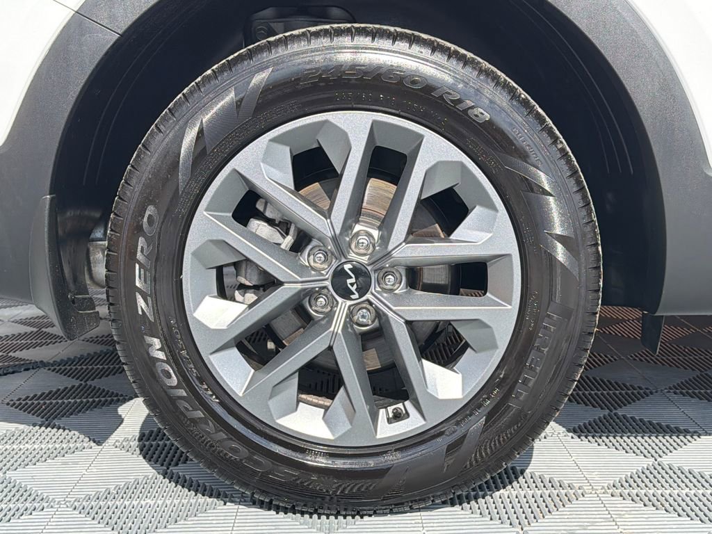 Used 2024 Kia Telluride LX image 20