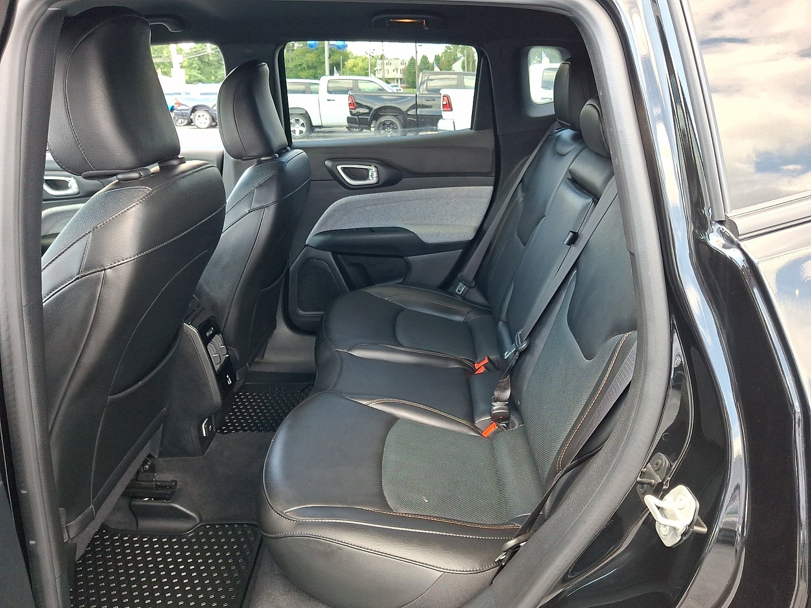 Used 2023 Jeep Compass Latitude AWD/4WD image 10
