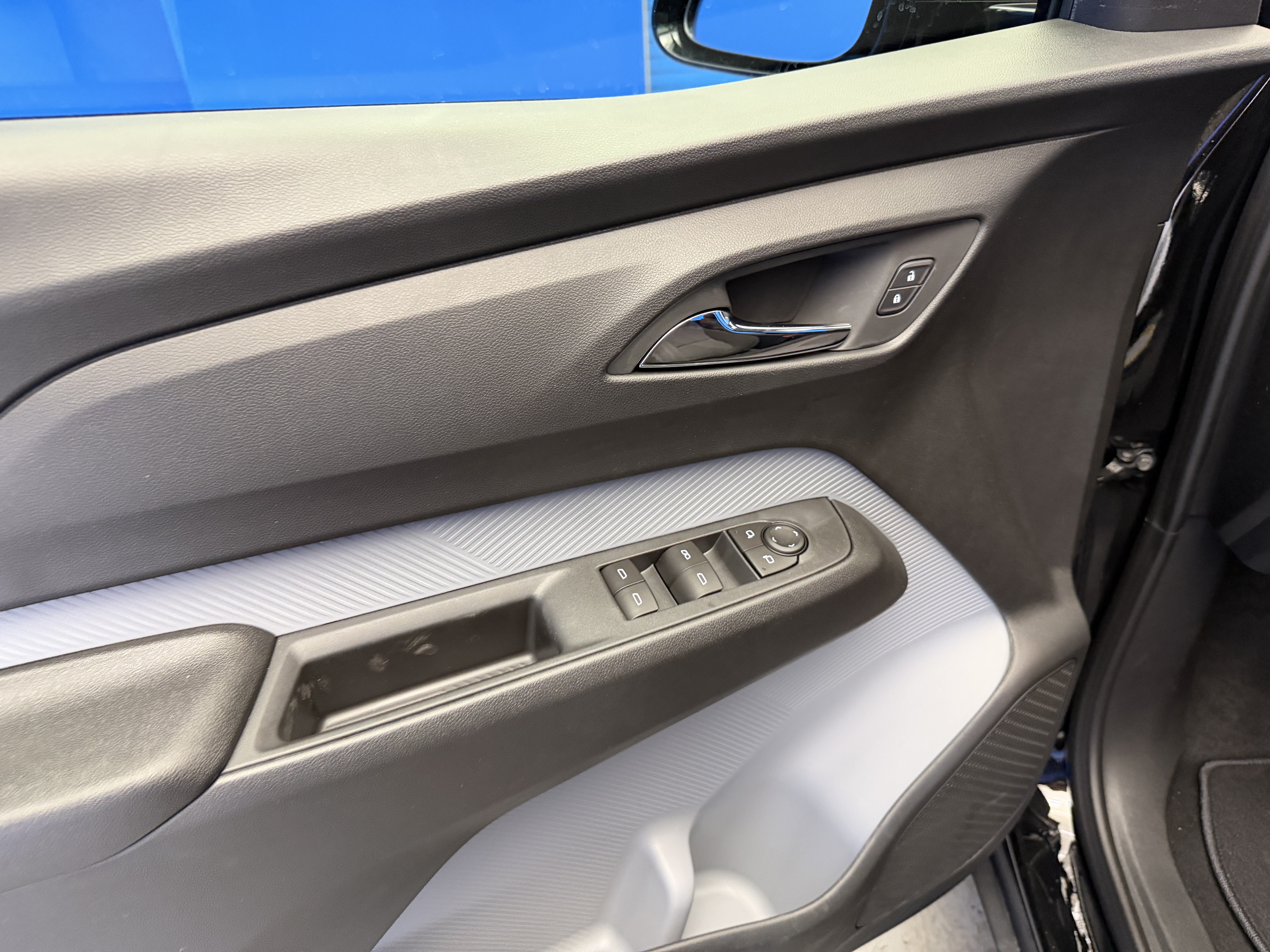 New 2027 Chevrolet Bolt LT w/ Comfort Package FWD image 11