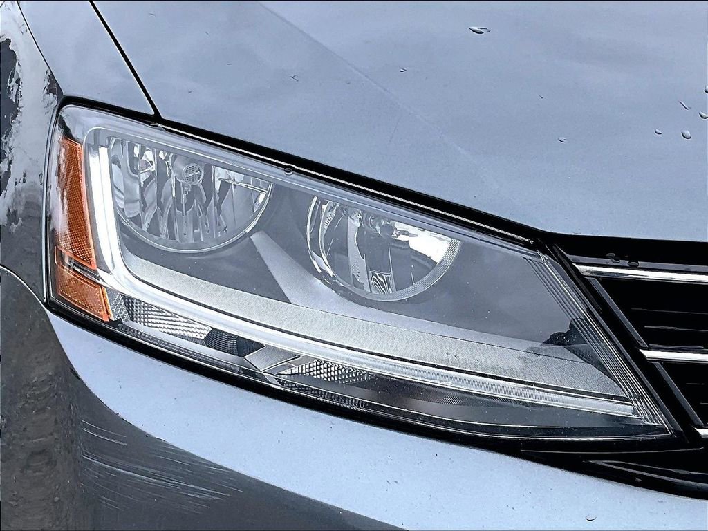 Used 2017 Volkswagen Jetta SE image 27
