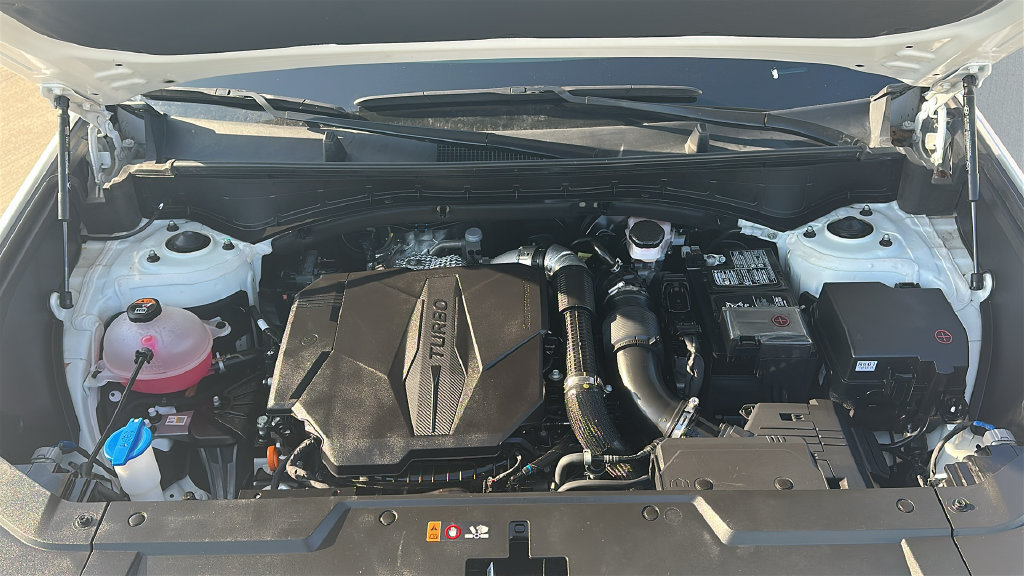 Certified 2025 Hyundai Santa Fe Limited FWD image 3