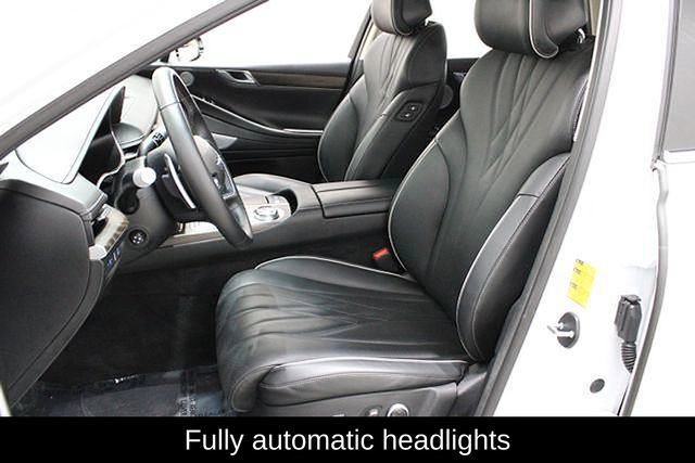 Used 2023 Genesis G80 Base image 11