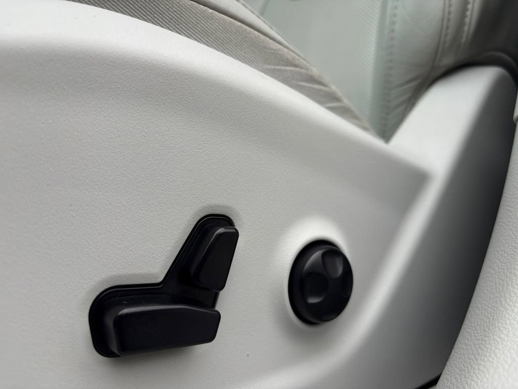 Used 2020 Jeep Cherokee Limited image 14