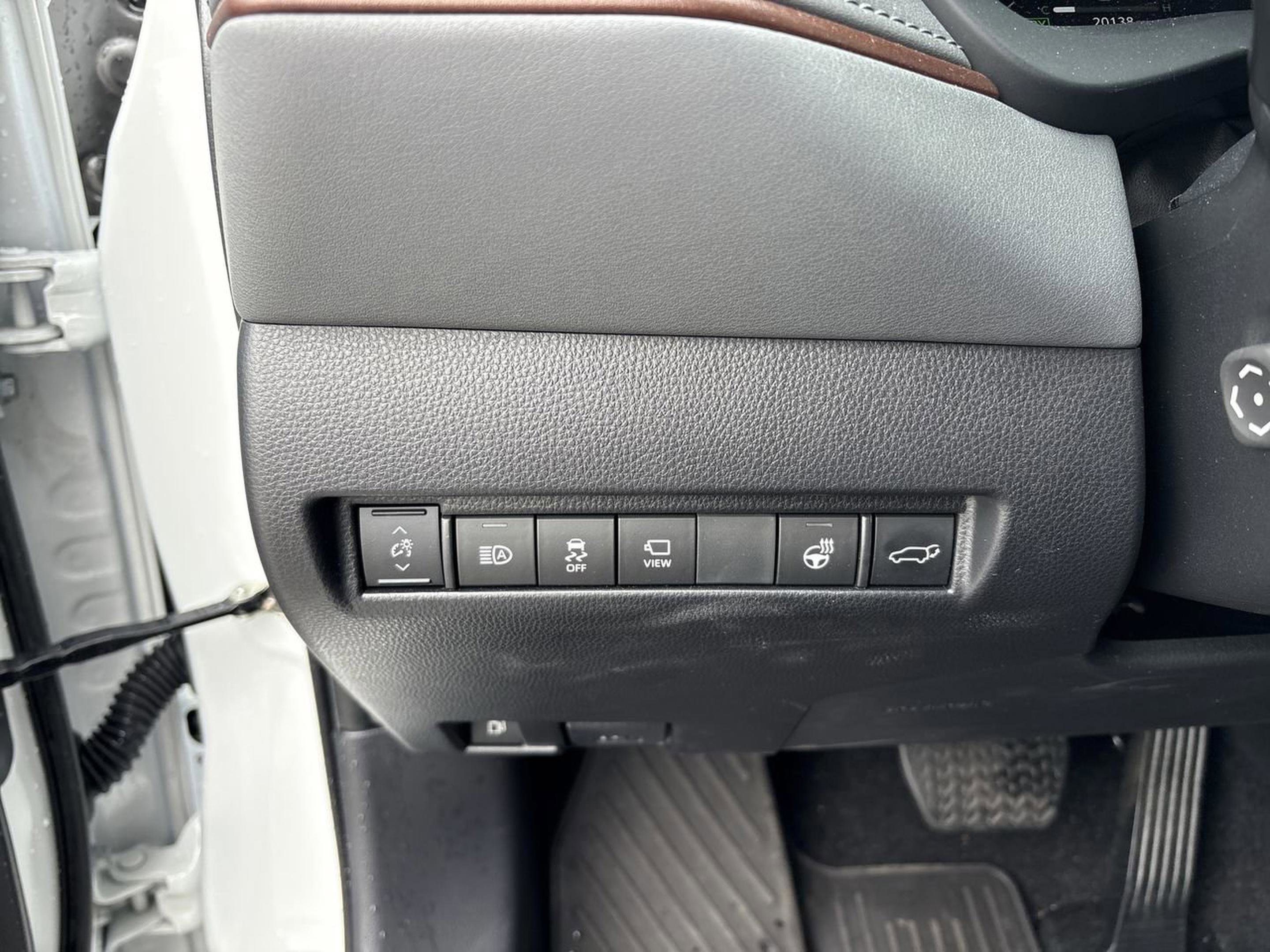 Used 2023 Toyota Venza Limited image 15