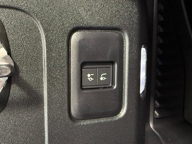 New 2026 Land Rover Defender 90 X-Dynamic SE AWD/4WD image 15