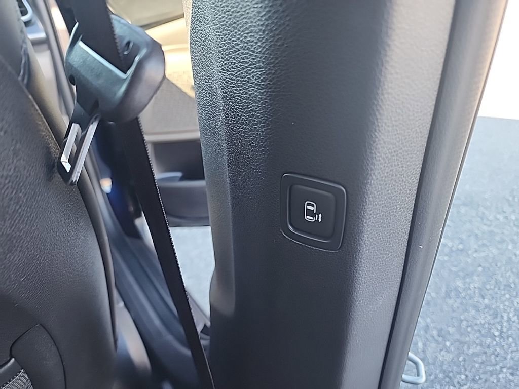 Used 2025 Kia Carnival image 14