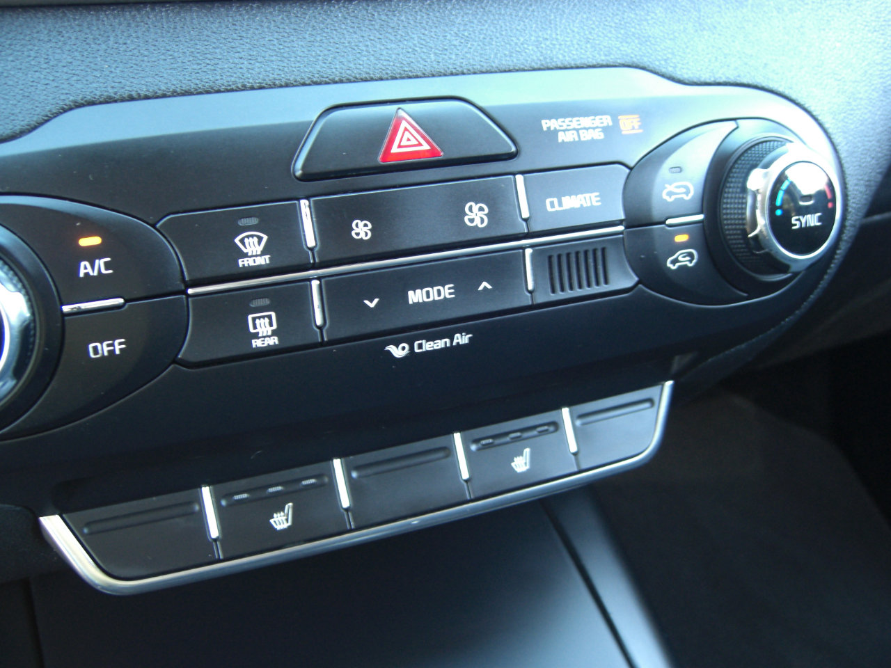 Used 2017 Kia Sorento LX w/ LX Convenience Package image 20