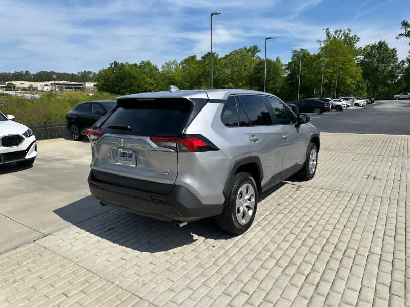 Used 2022 Toyota RAV4 LE AWD/4WD image 8