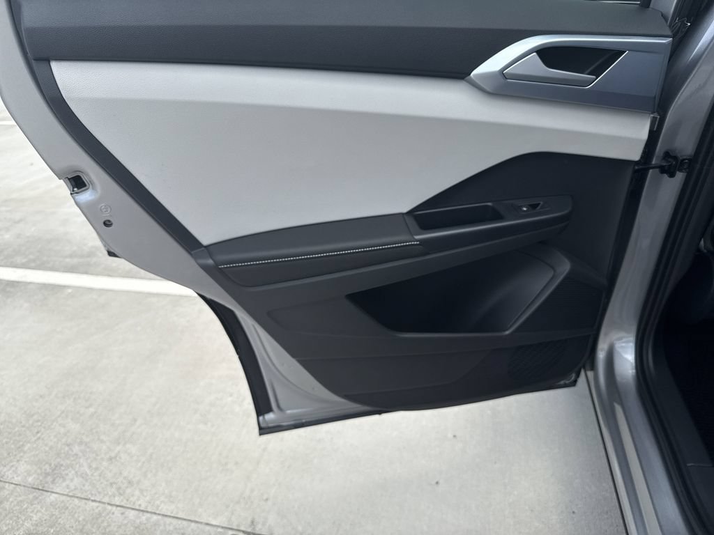 New 2026 Volkswagen Taos SE FWD image 22