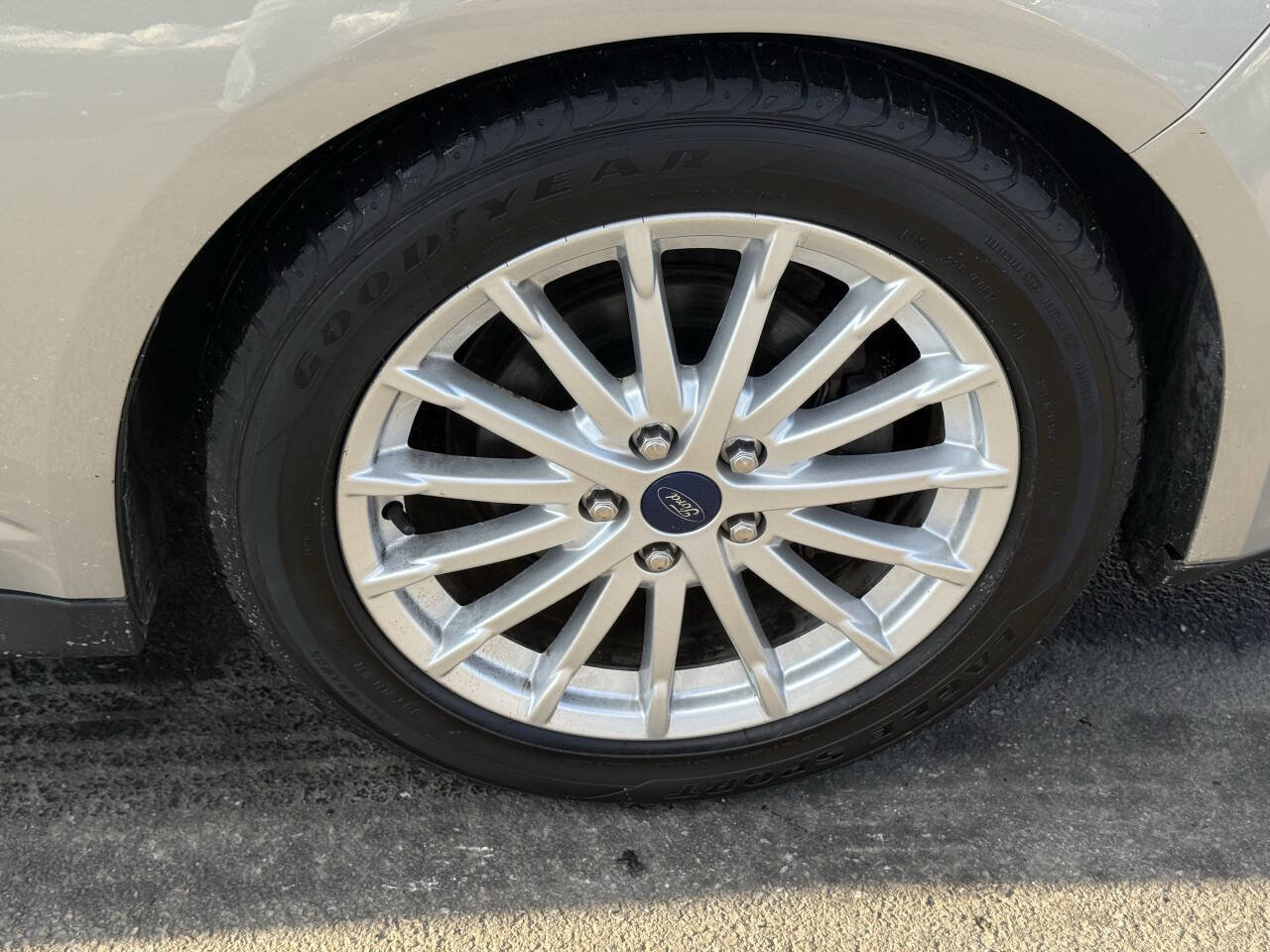 Used 2015 Ford C-MAX SE image 34