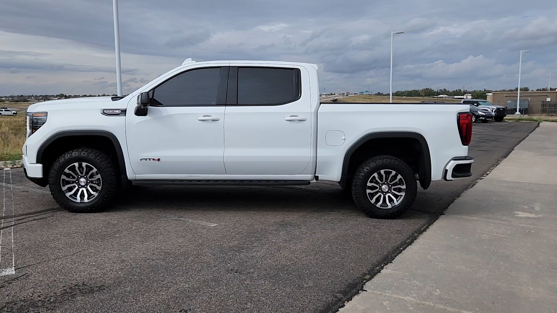 Used 2022 GMC Sierra 1500 AT4 w/ AT4 Premium Package AWD/4WD image 2