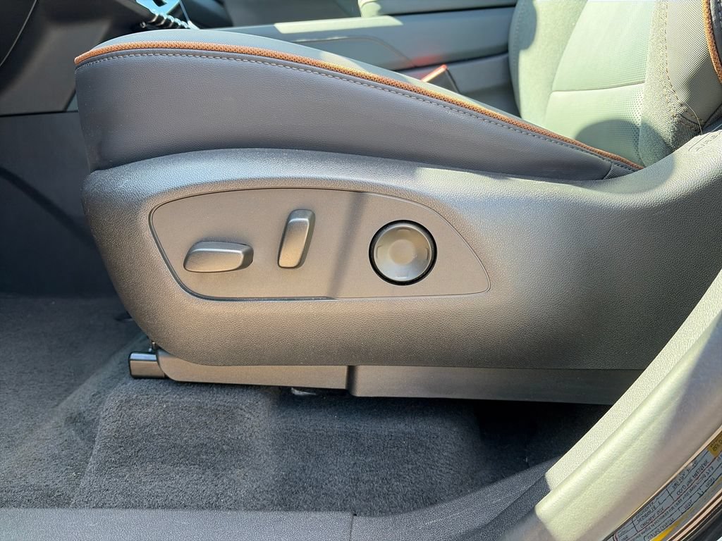 Used 2024 GMC Acadia AT4 w/ Luxury Package AWD/4WD image 36