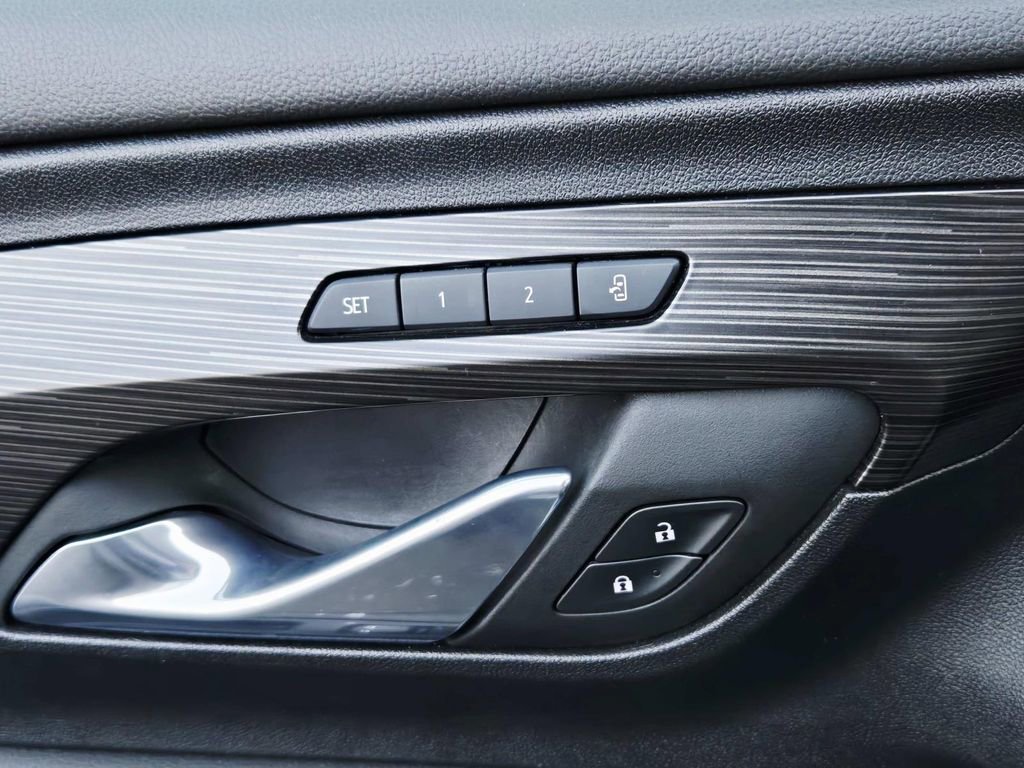 Used 2024 GMC Terrain SLT image 35