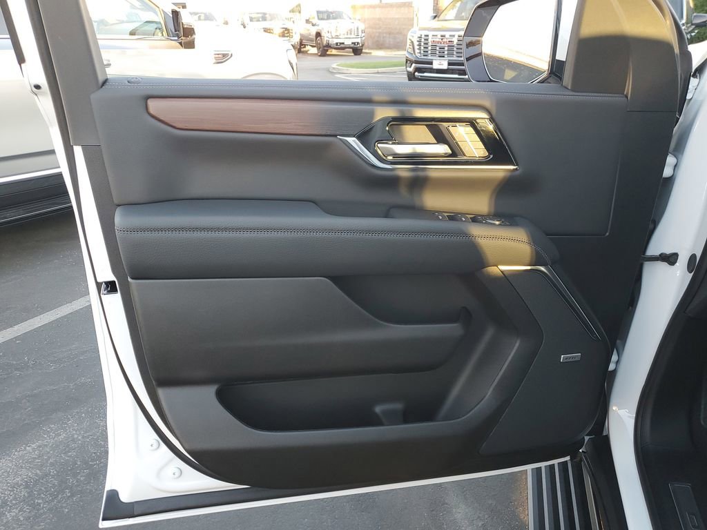 New 2026 GMC Yukon XL Denali w/ Denali Reserve Package image 16