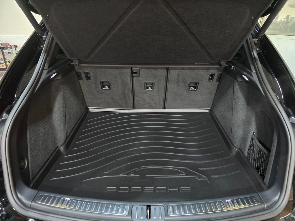 Used 2024 Porsche Macan image 29
