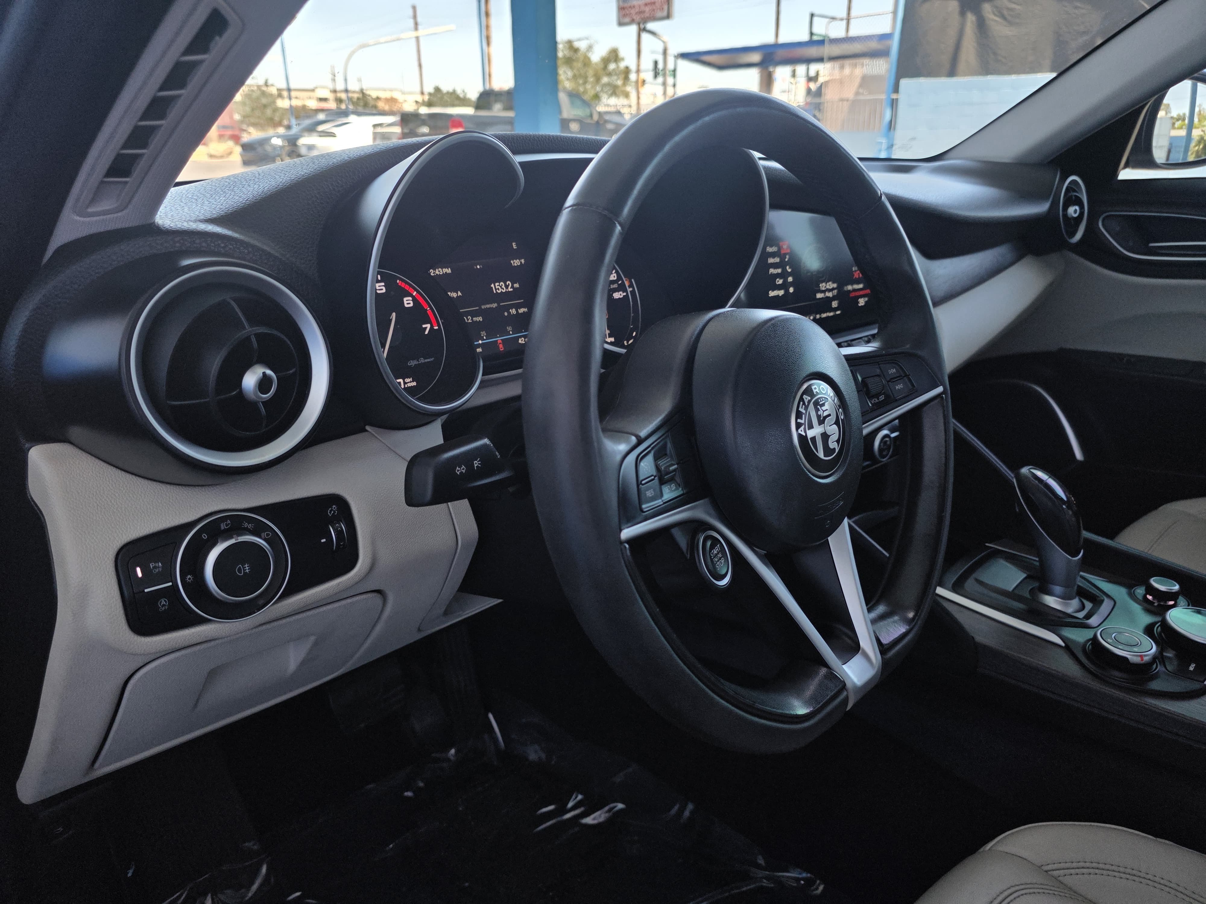 Used 2019 Alfa Romeo Giulia Ti RWD image 11