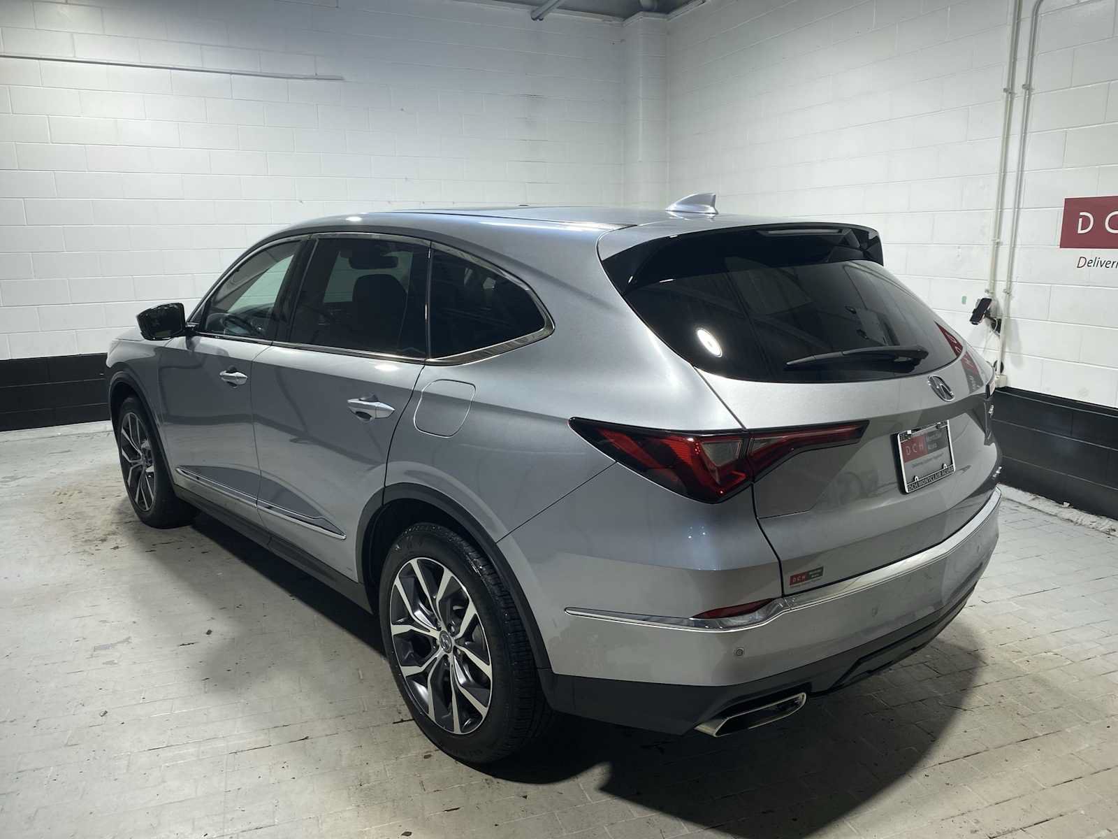 Used 2024 Acura MDX SH-AWD w/ Technology Package image 4