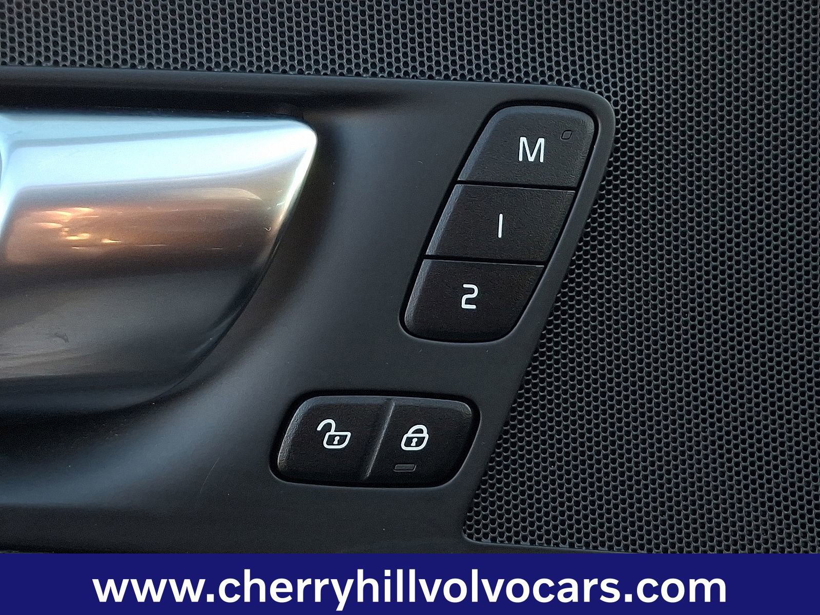 Certified 2025 Volvo XC60 B5 Plus image 27