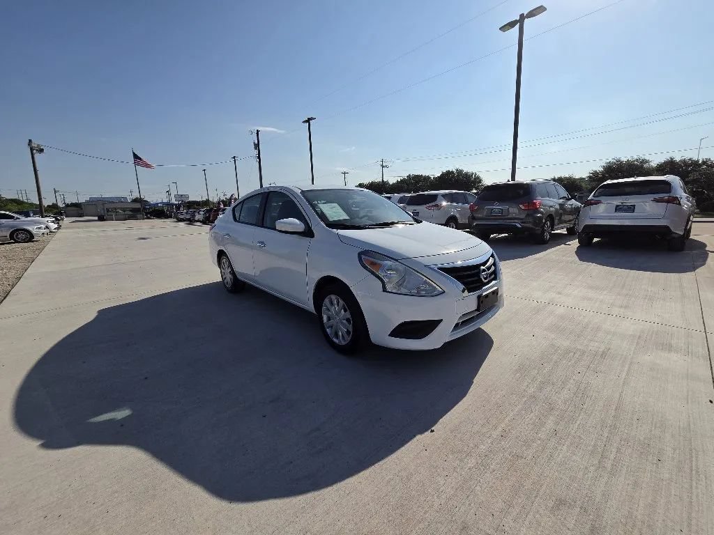 Used 2019 Nissan Versa SV FWD image 3