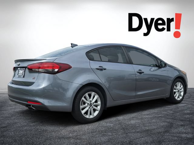 Used 2017 Kia Forte S FWD image 3