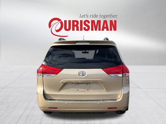 Used 2011 Toyota Sienna XLE image 3