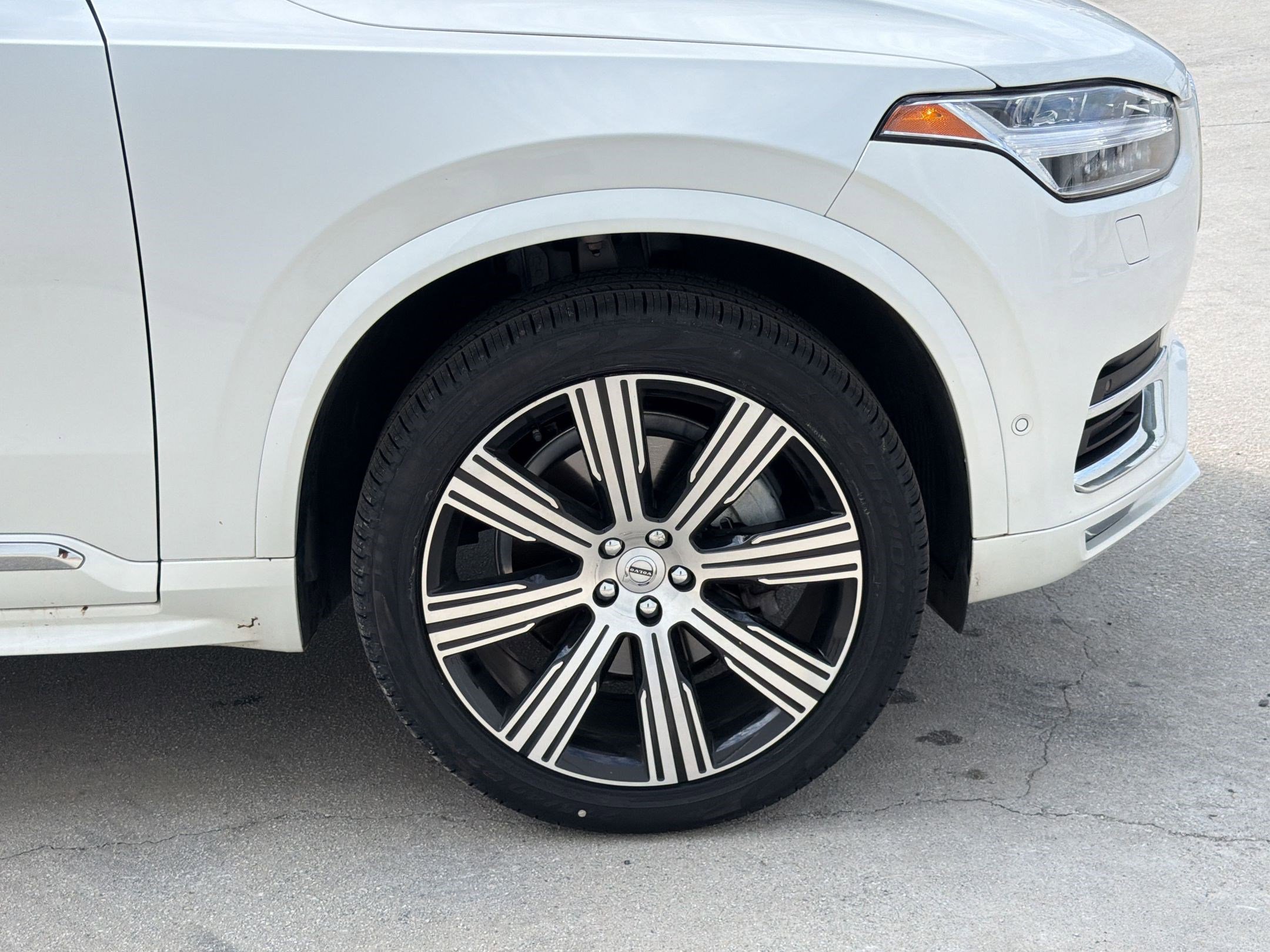 Used 2024 Volvo XC90 B6 Plus w/ Protection Package Premier AWD/4WD image 12