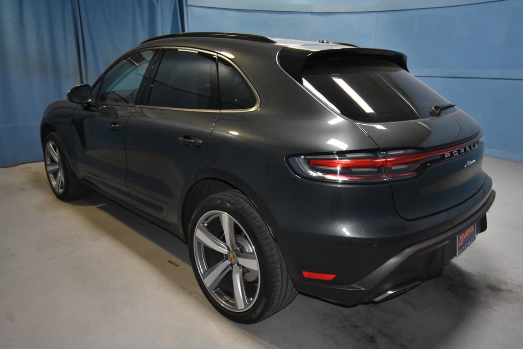 Certified 2025 Porsche Macan image 3